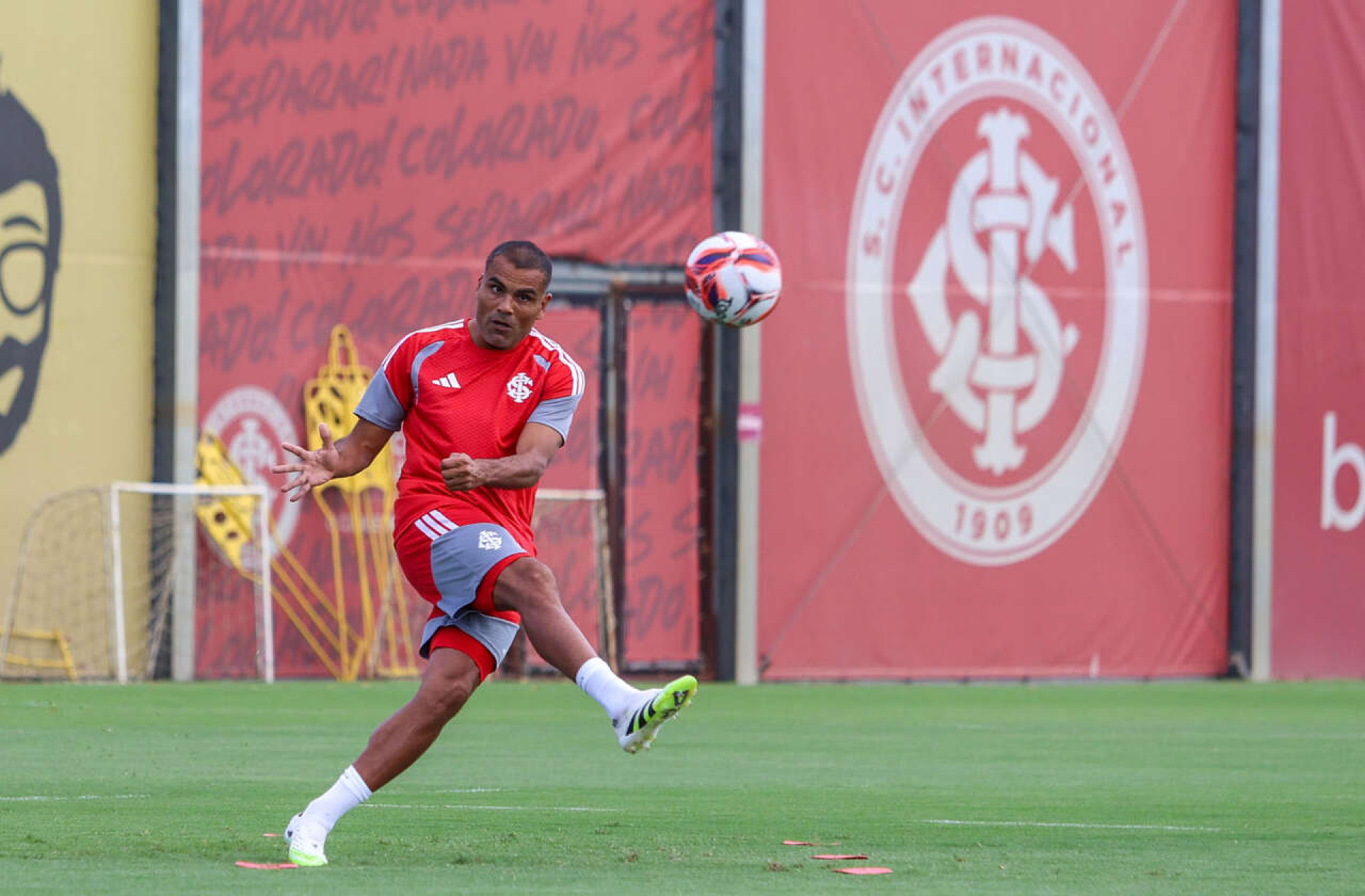 Internacional x Inter-SM: onde assistir, escala&ccedil;&otilde;es e arbitragem