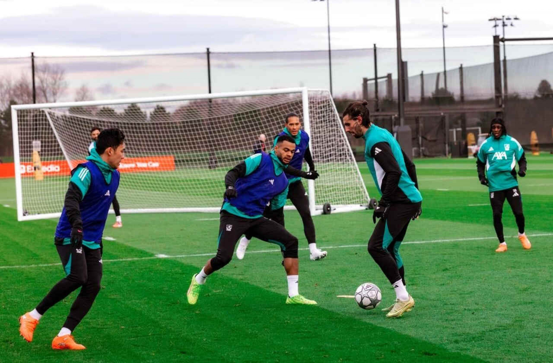 Olympique de Marselha x Liverpool: onde assistir, escala&ccedil;&otilde;es e arbitragem