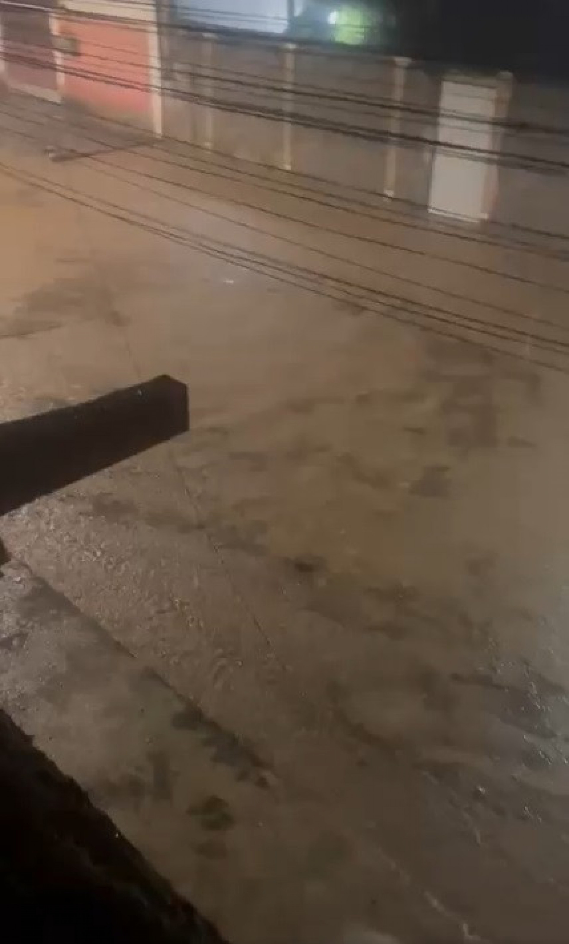 Valverde, em Nova Iguaçu, registrou pontos de alagamento