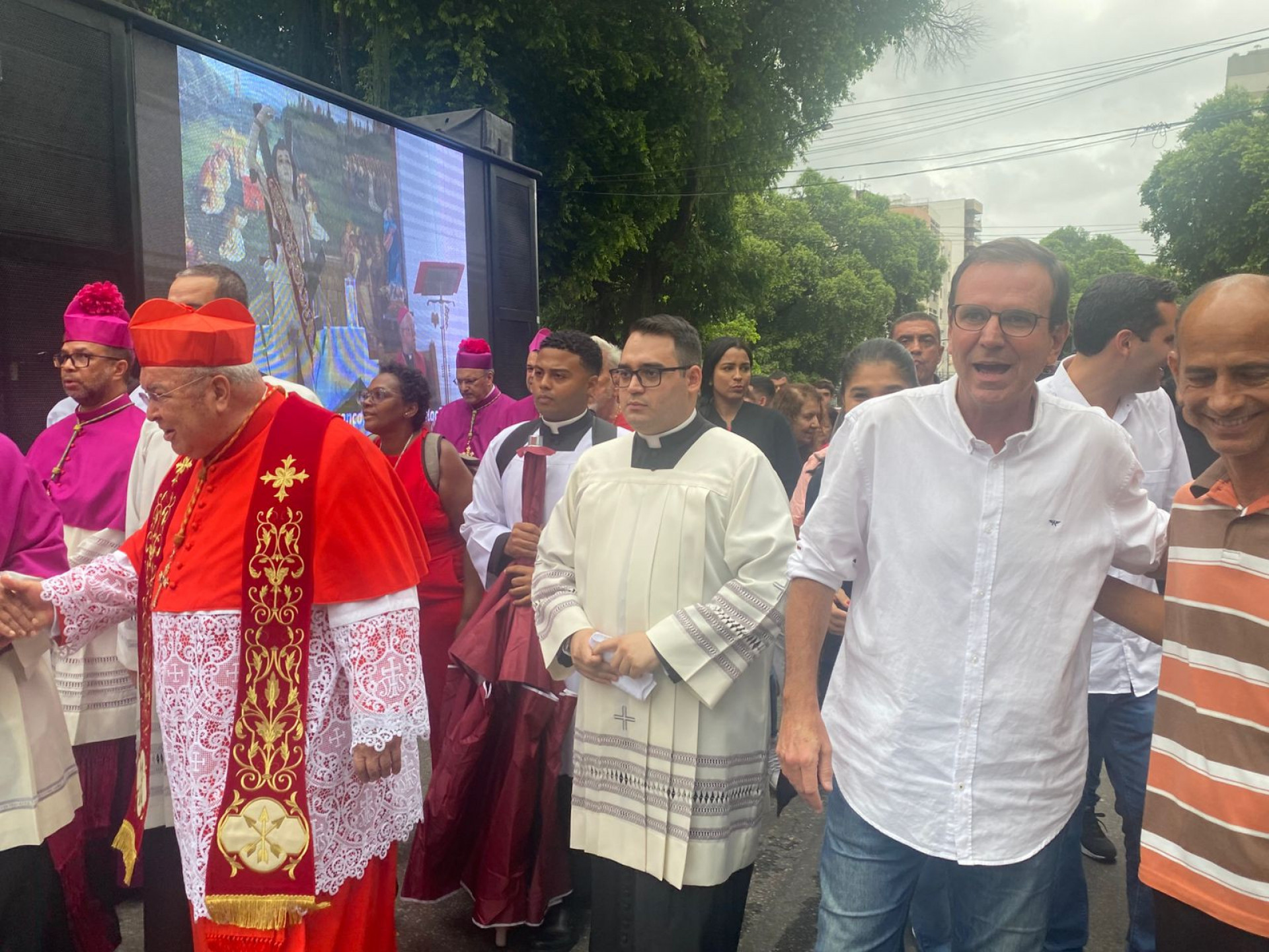 Dom Orani Tempesta, Eduardo Paes e Eduardo Cavaliere participaram da procissão - Divulgação / Arquidiocese do Rio