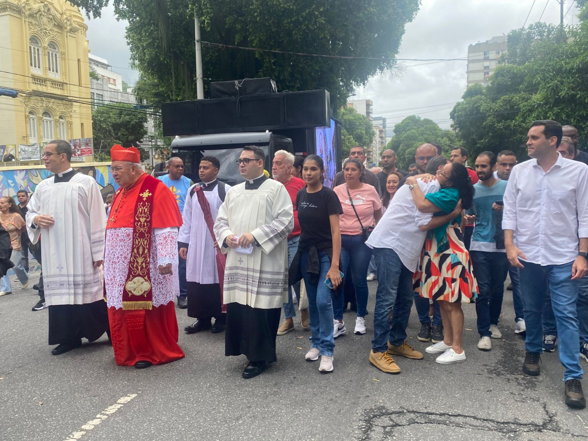 Dom Orani Tempesta, Eduardo Paes e Eduardo Cavaliere participaram da procissão - Divulgação / Arquidiocese do Rio