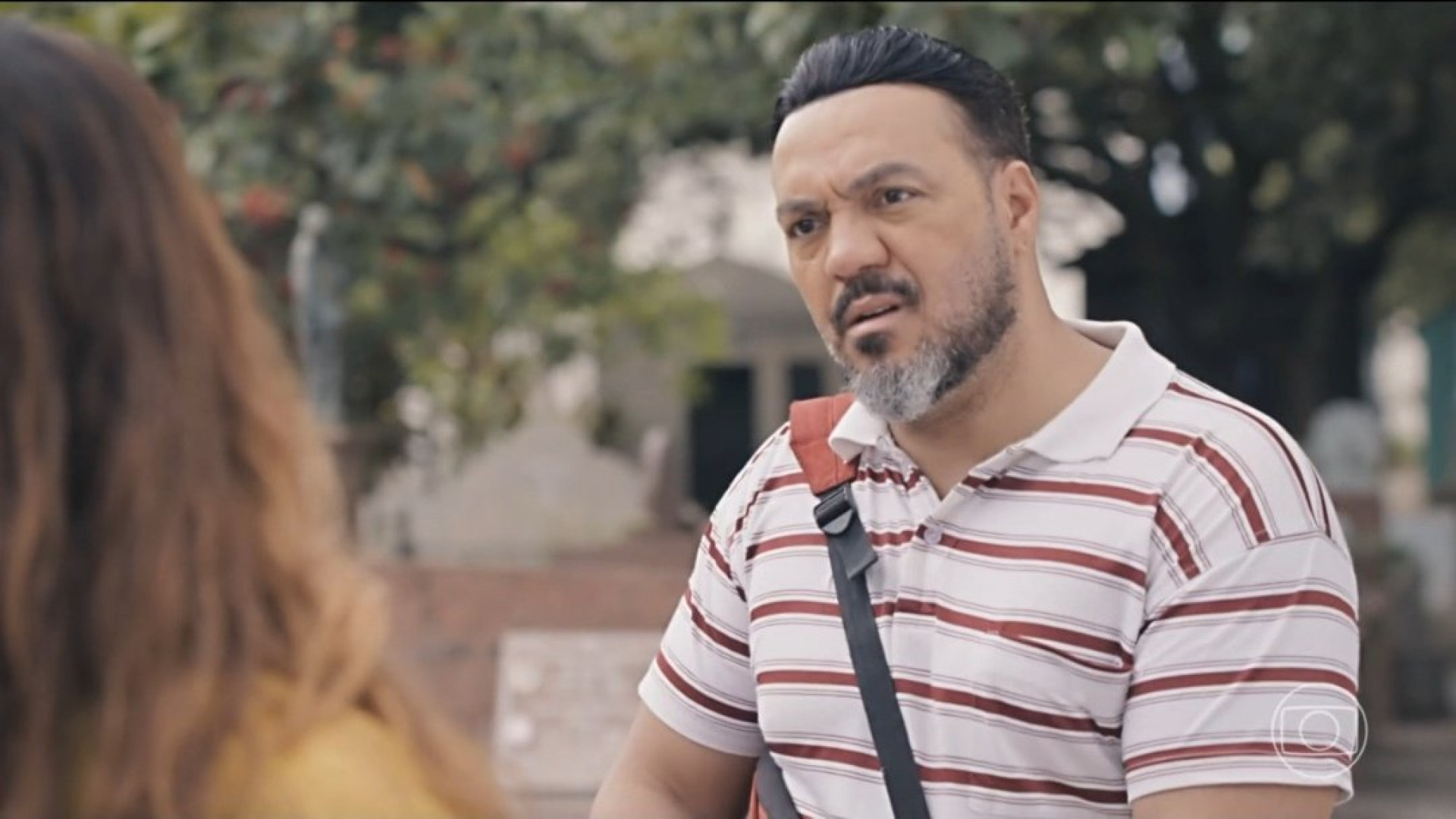 Misael reencontrou Consuelo em frente ao túmulo dos pais dele  - Reprodução de Vídeo/ X