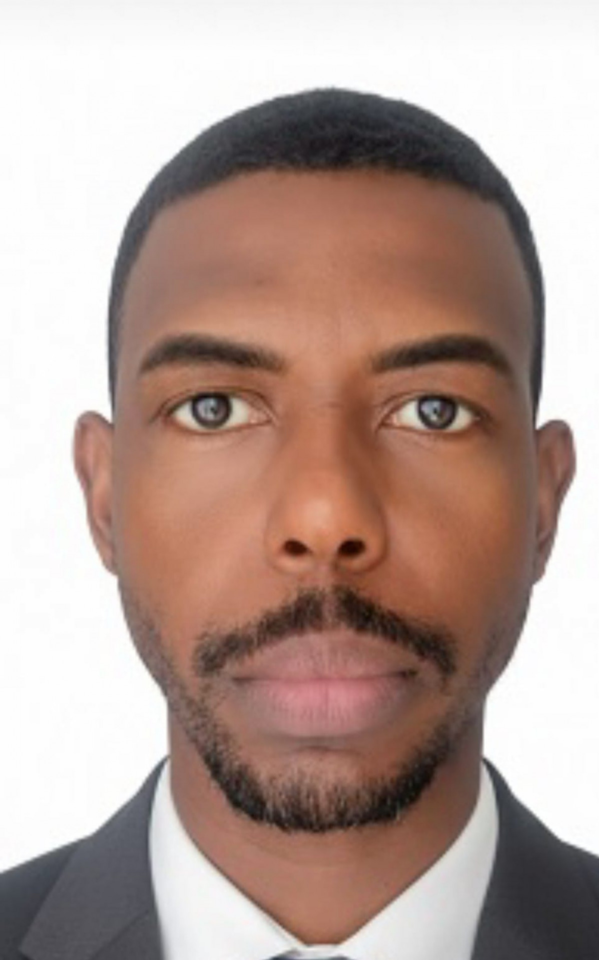 O gar&ccedil;om Elizel Oliveira Faria est&aacute; h&aacute; cerca de um m&ecirc;s trabalhando como tempor&aacute;rio em um hotel - Arquivo pessoal