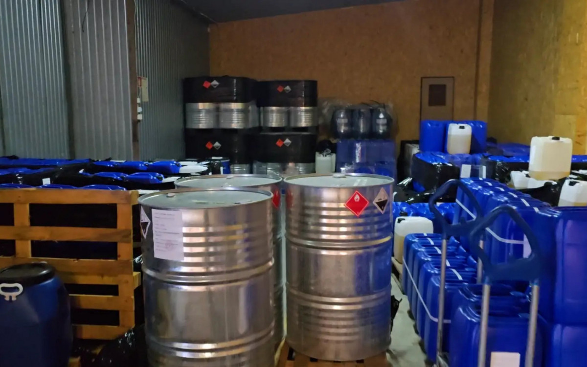 Polícia apreendeu cerca de mil toneladas de produtos químicos usados para fabricar drogas como MDMA, anfetamina e metanfetamina - Divulgação/ Europol