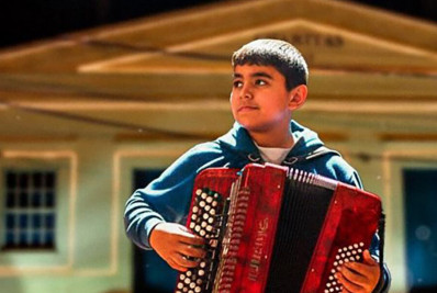 Cabo Frio recebe apresentação gratuita de jovem acordeonista argentino no Charitas