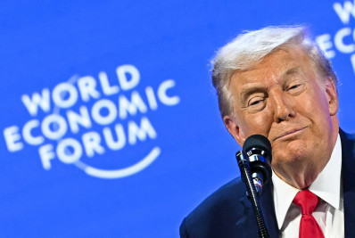 Trump faz piada sobre Macron usar óculos escuros em discurso: 'Que diabos aconteceu?'