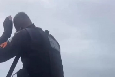 Dois homens são presos e menor é apreendido em operação contra o tráfico em Cabo Frio