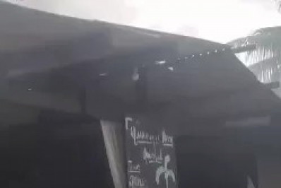 Incêndio atinge quiosque na Praia do Siqueira, em Cabo Frio