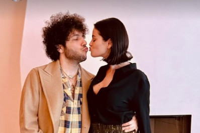 Selena Gomez posta foto coladinha com Benny Blanco