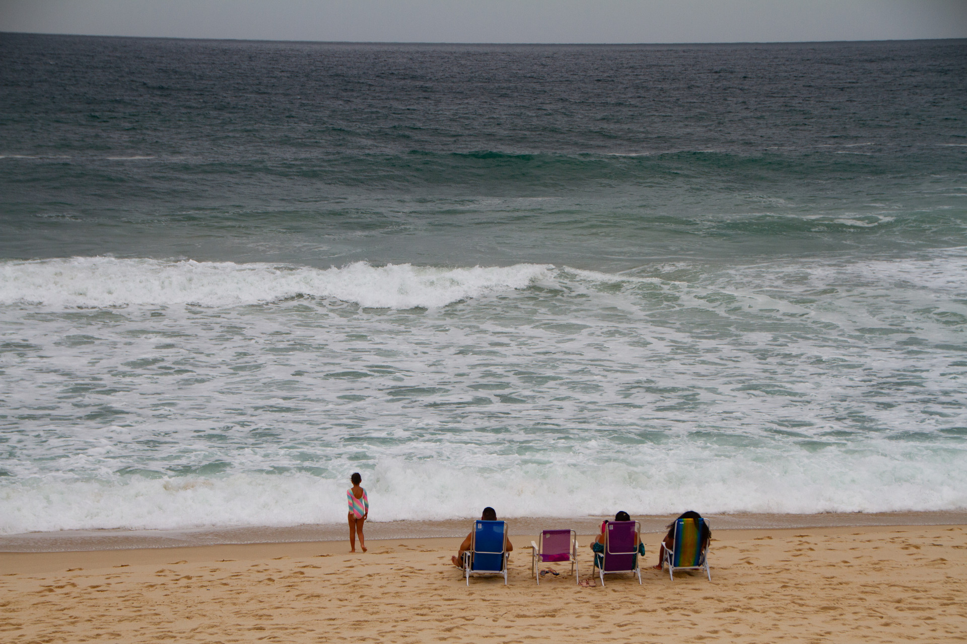 Movimentação na praia da reserva, posto 9 Barra da Tijuca, nesta quarta-feira (21). - Érica Martin/Agência O Dia