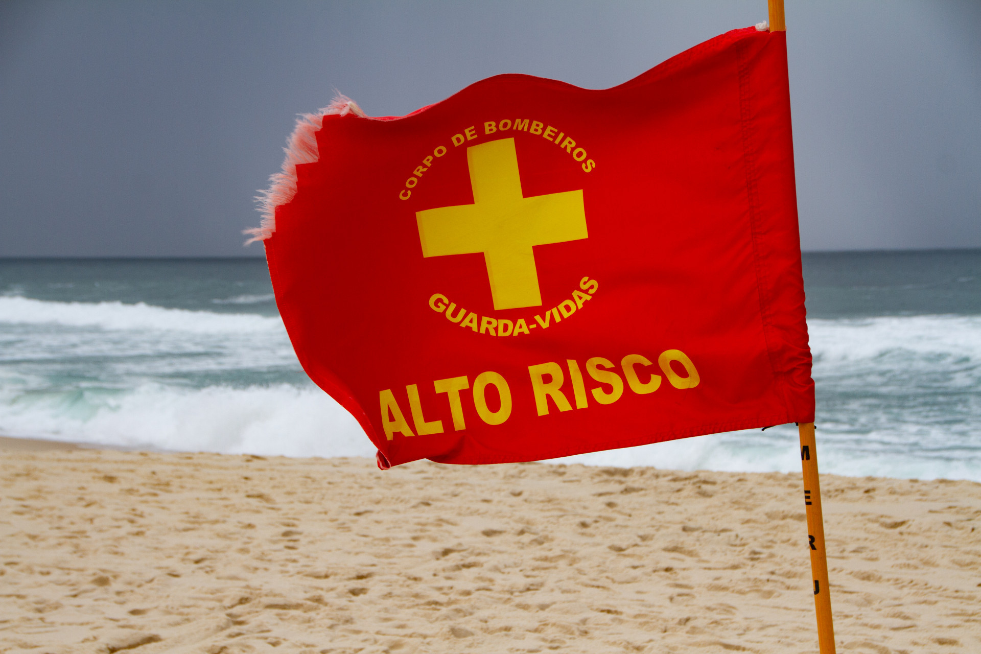 Movimentação na praia da reserva, posto 9 Barra da Tijuca, nesta quarta-feira (21). - Érica Martin/Agência O Dia