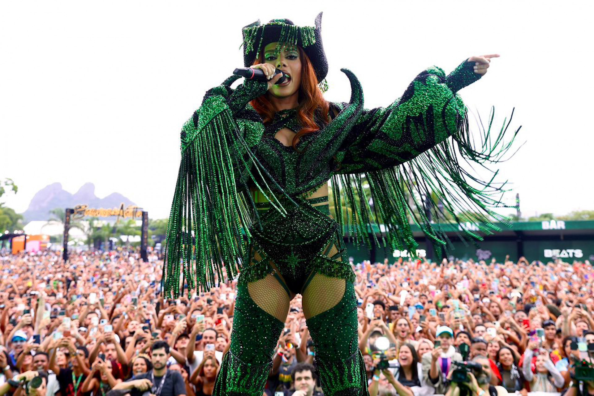 Anitta em sua turnê dos 'Ensaios' com o tema 'Cosmos' - Roberto Filho / Brazil News