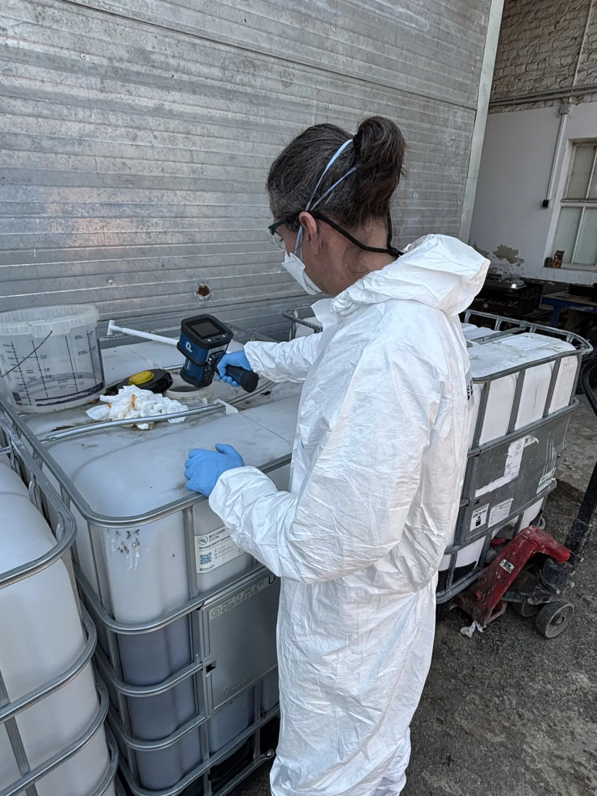 Polícia apreendeu cerca de mil toneladas de produtos químicos usados para fabricar drogas como MDMA, anfetamina e metanfetamina - Divulgação/ Europol