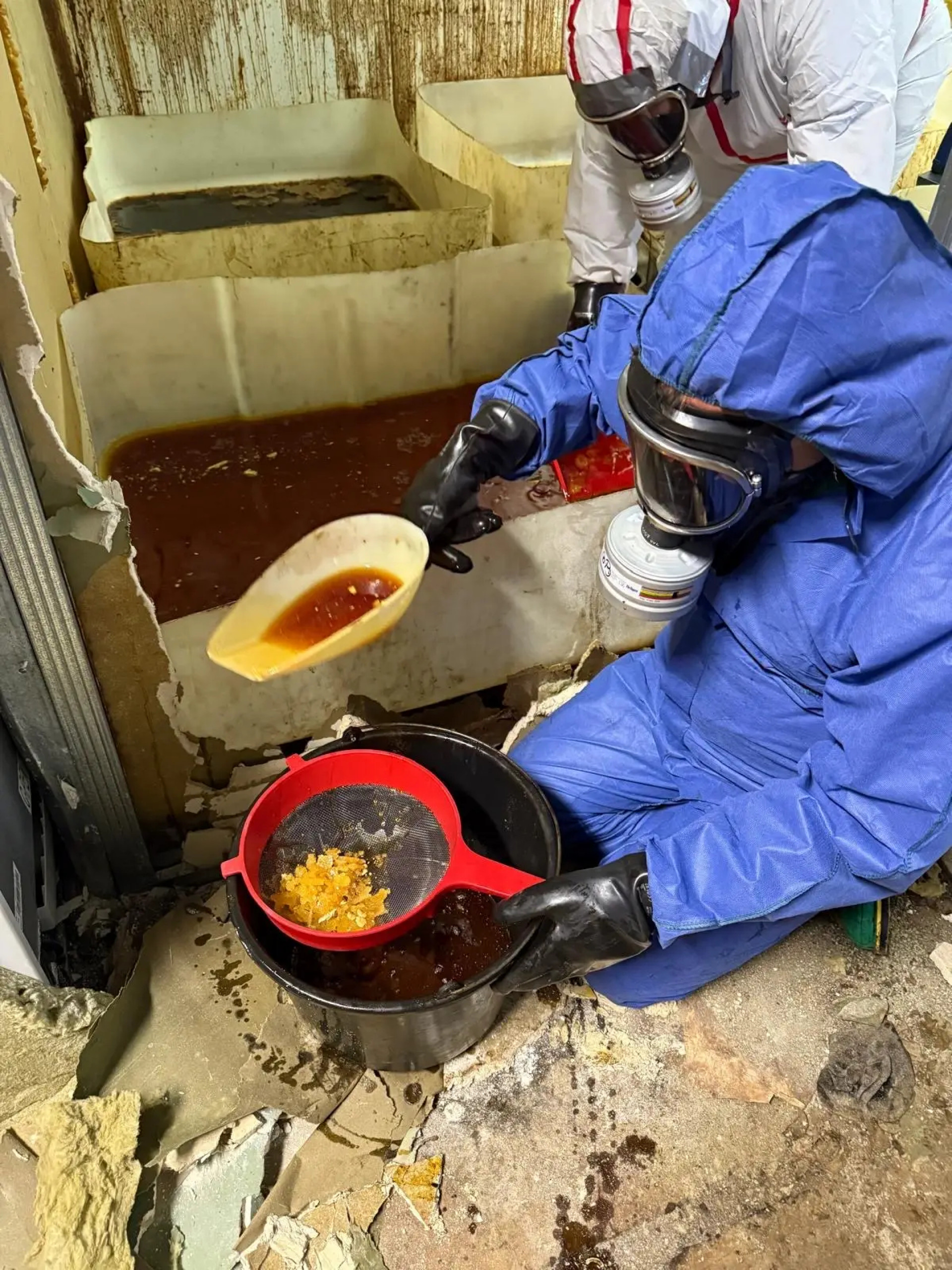 Polícia apreendeu cerca de mil toneladas de produtos químicos usados para fabricar drogas como MDMA, anfetamina e metanfetamina - Divulgação/ Europol