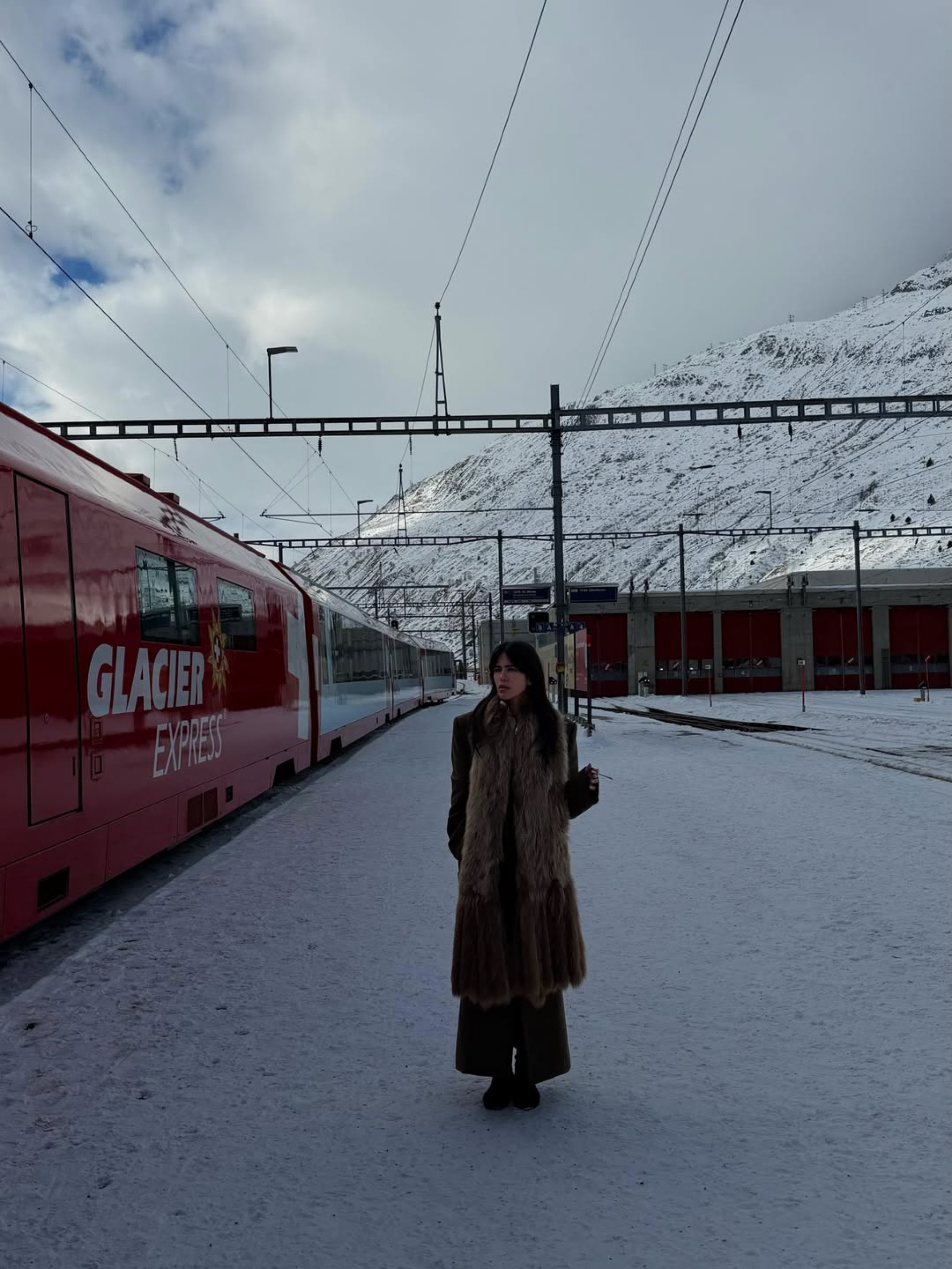 Anttónia, filha de Gloria Pires, durante viagem para a Suíça - Reprodução / Instagram