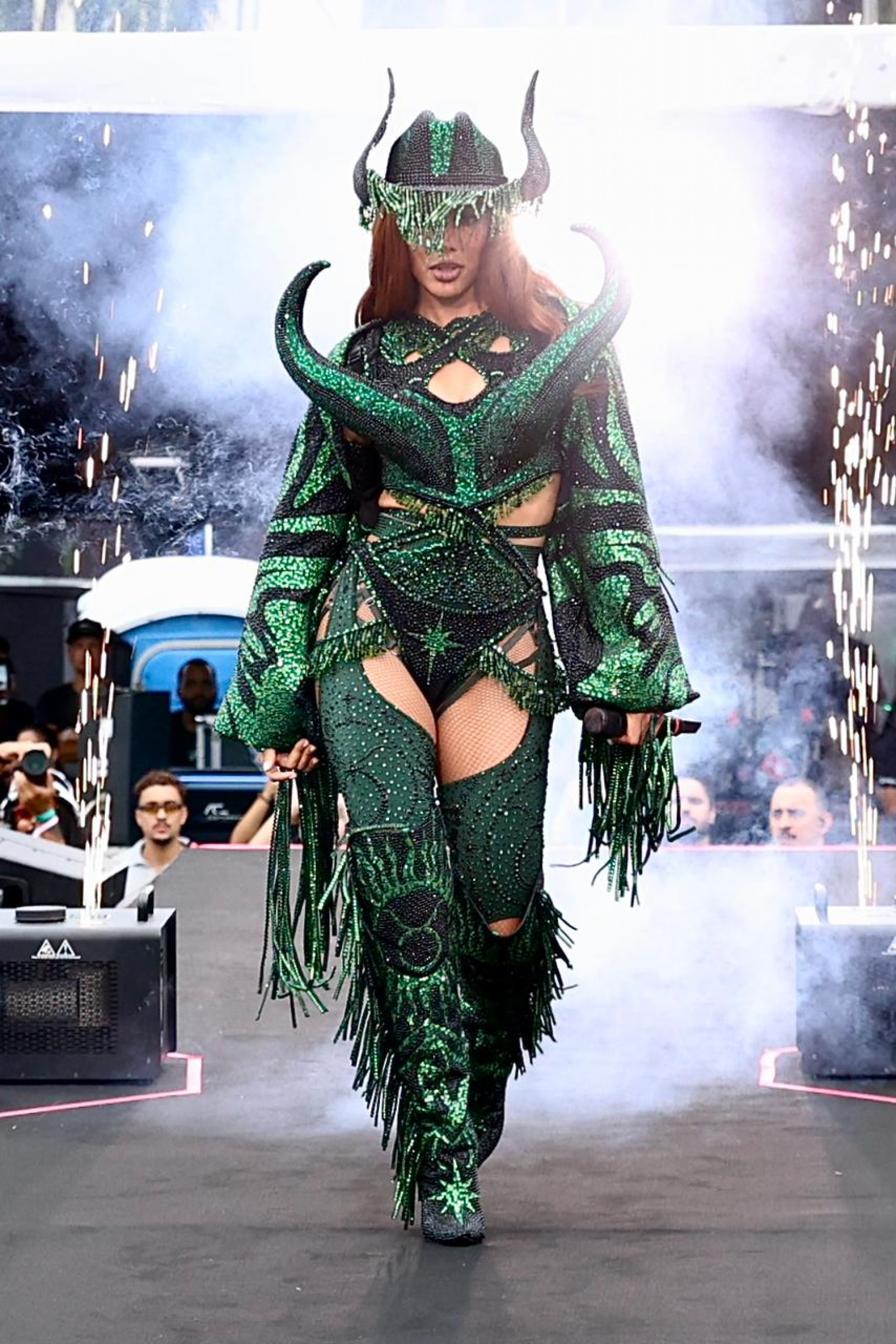 Anitta em sua turnê dos 'Ensaios' com o tema 'Cosmos' - Roberto Filho / Brazil News