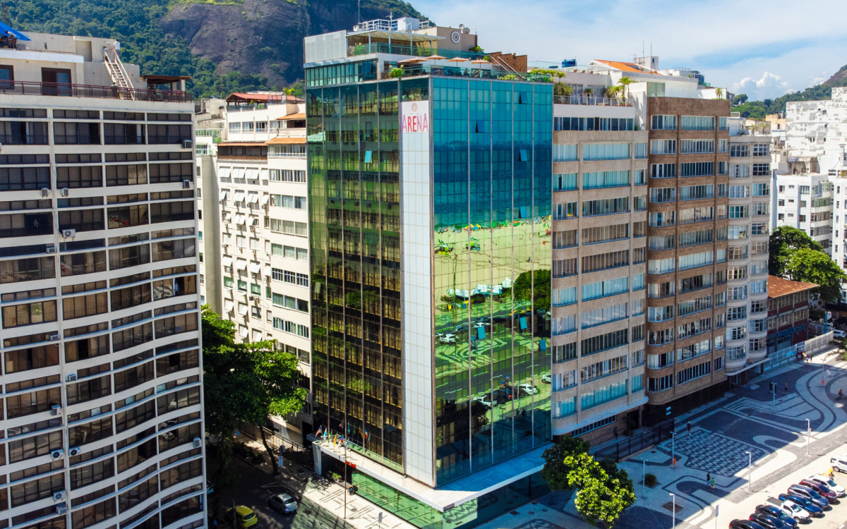 Hotéis reforçam equipes durante a alta temporada no Rio de Janeiro. Na foto, fachada do Arena Hotel
