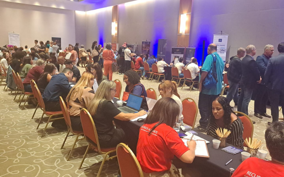 Feira de empregos Trabalha Rio Hotéis, promovida por HotéisRIO e ABIH-RJ em parceria com a SMTE