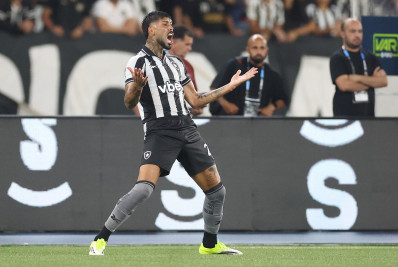 Botafogo encaminha renovação de Alexander Barboza por três temporadas