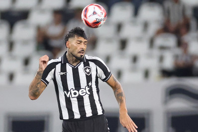 Barboza reafirma desejo de renovar contrato com o Botafogo: 'Quero ficar'