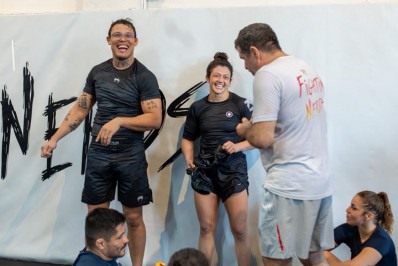 Às vésperas da estreia no MMA pelo LFA, Bia Basílio destaca preparação na Fighting Nerds: ‘Entrega diária’