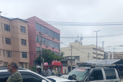 Perseguição a carro roubado termina com homem preso em flagrante em Brás de Pina