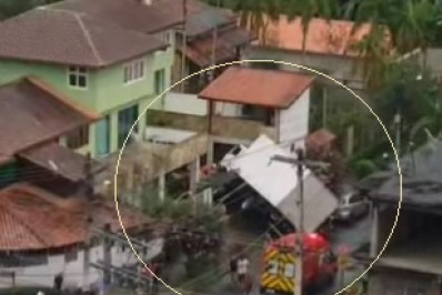 Criança de 6 anos morre após carro da família ser arrastado por caminhão desgovernado