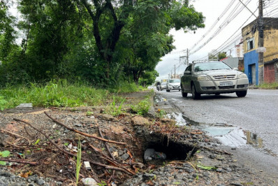 Tráfego pesado nas vias urbanas acelera desgaste do asfalto e afeta mobilidade