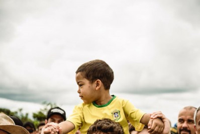Caminhada de Nikolas atinge 120 km no quarto dia, rumo a ato no DF contra prisão de Bolsonaro