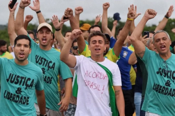 Líder do PT pede que PRF interrompa caminhada de Nikolas Ferreira pela BR-040