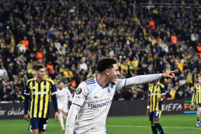 Aston Villa vence o Fenerbahçe fora de casa e garante vaga nas oitavas da Liga Europa