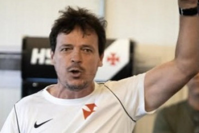 Vasco não enxerga Hinestroza como substituto de Rayan: 'Semelhante ao Andrés Gomez'