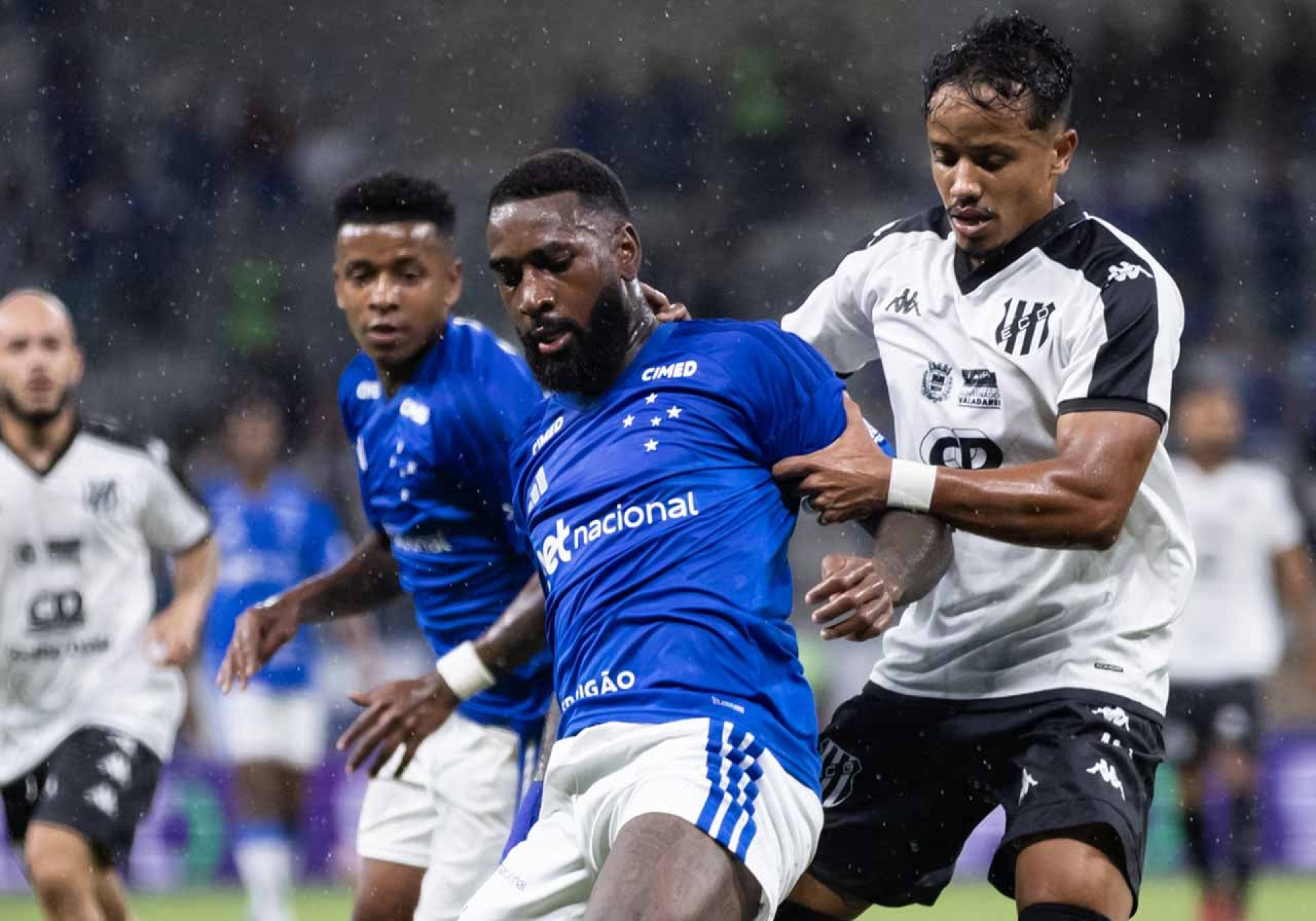 Gerson lamenta derrota e avalia estreia pelo Cruzeiro