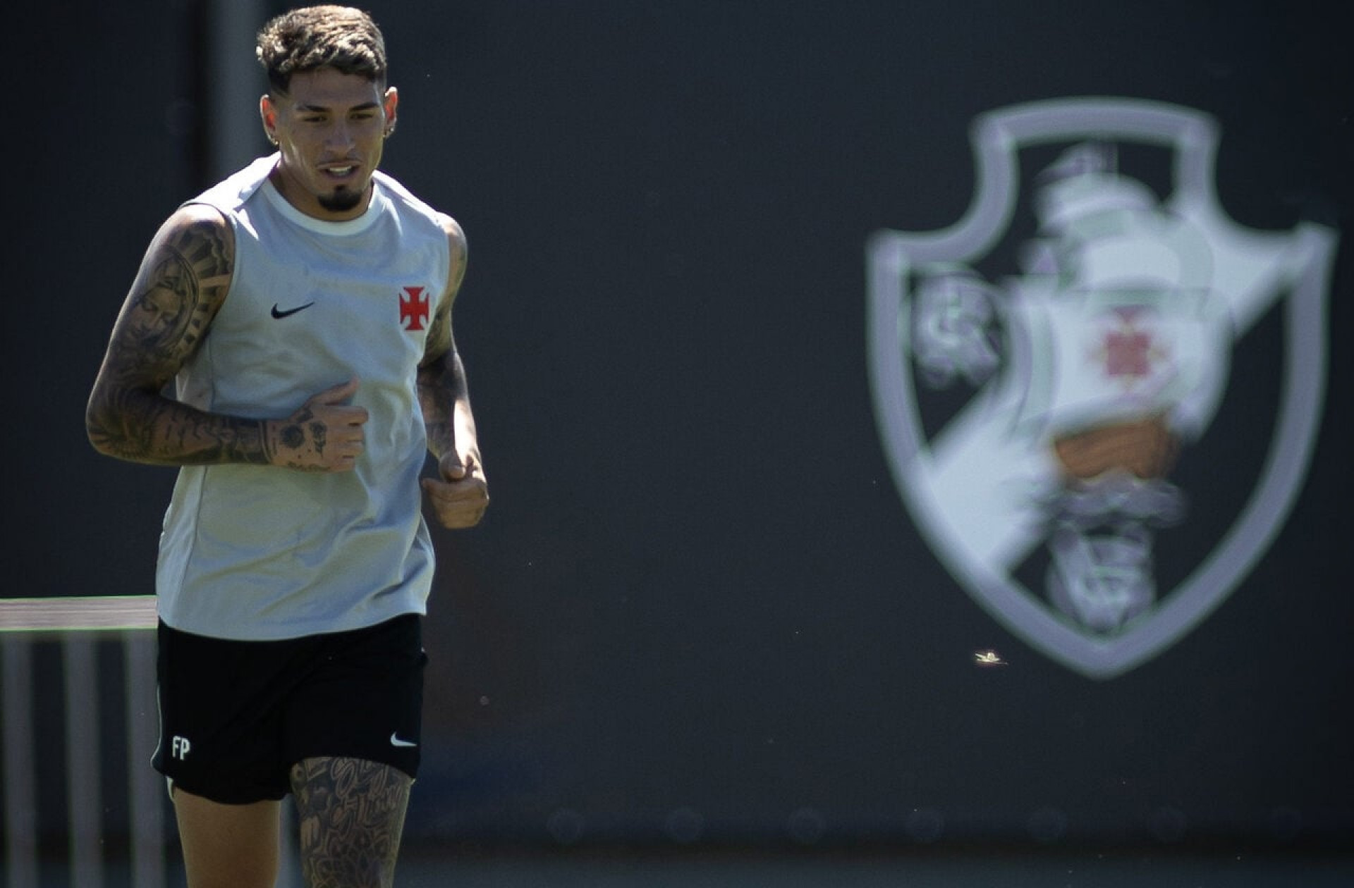 Vasco mapeia mercado e busca refor&ccedil;os nos tr&ecirc;s setores do time; saiba as posi&ccedil;&otilde;es