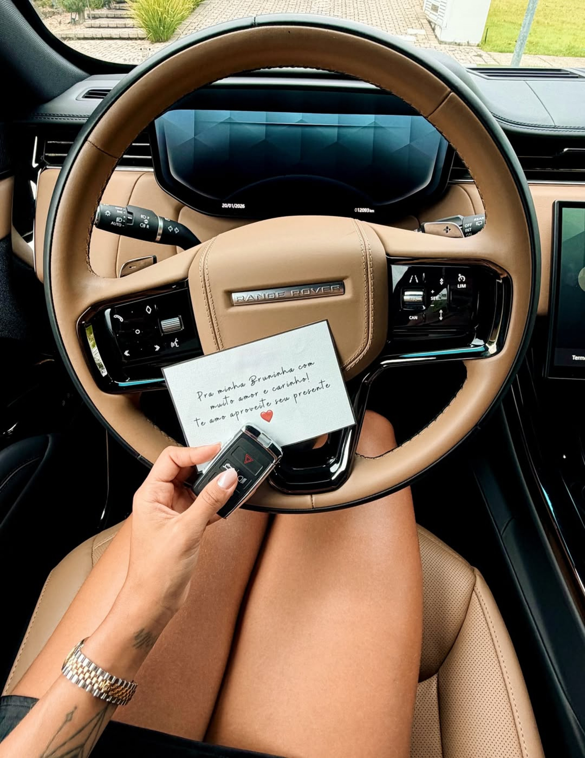 Ludmilla presenteia Brunna Gonçalves com carrão de luxo - Reprodução do Instagram