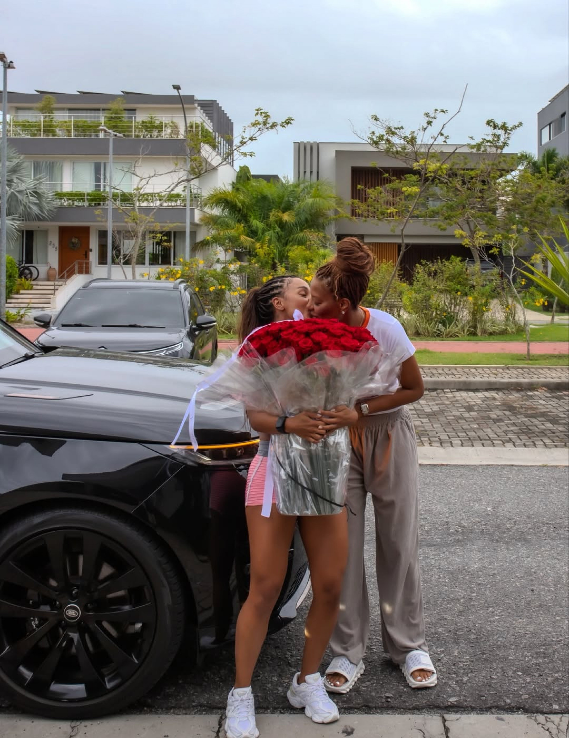 Ludmilla presenteia Brunna Gonçalves com carrão de luxo - Reprodução do Instagram