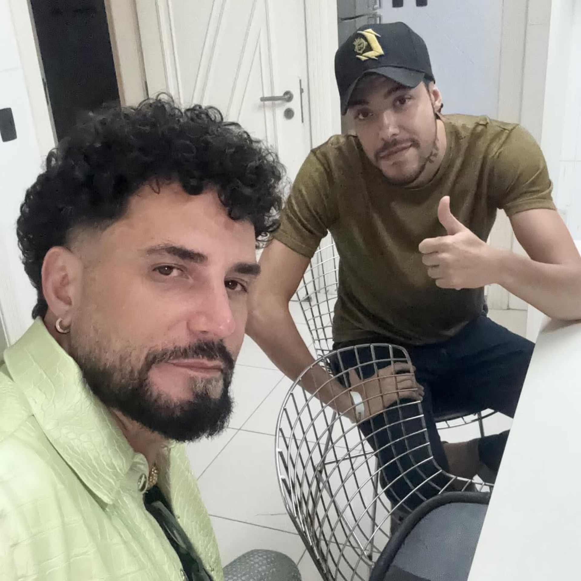 Latino internou o filho, Guilherme Namentti, em clínica de reabilitação  - Reprodução/Instagram