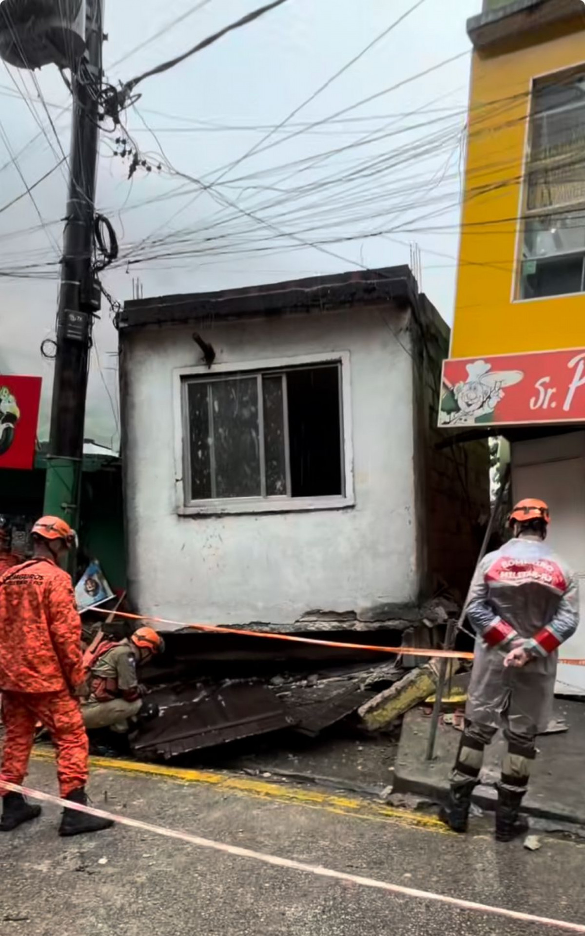 Casa estava vazia no momento do acidente  - Reprodu&ccedil;&atilde;o / Redes Sociais