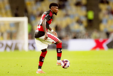 Emerson Royal revela treino nas férias por melhor temporada no Flamengo