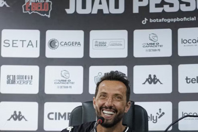 Ex-Vasco e Fluminense, Nenê é apresentado em clube da Série C