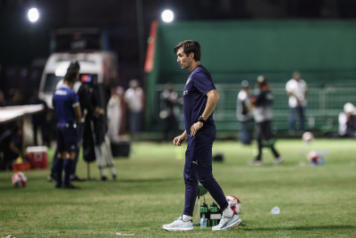 Auxiliar de Zubeldía comemora vitória do Fluminense e sai em defesa de Everaldo