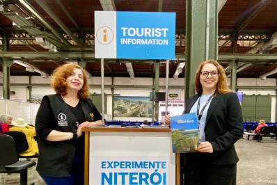 Balcão da Neltur, no Píer Mauá, divulga Niterói para turistas internacionais