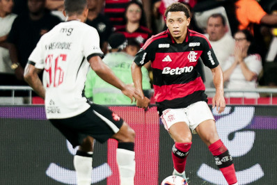 Ídolo do Flamengo destaca Daniel Sales e aponta caminho para jovem se firmar em 2026