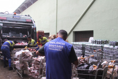 Vigilância Sanitária apreende mais de 775 quilos de produtos impróprios para consumo em supermercado