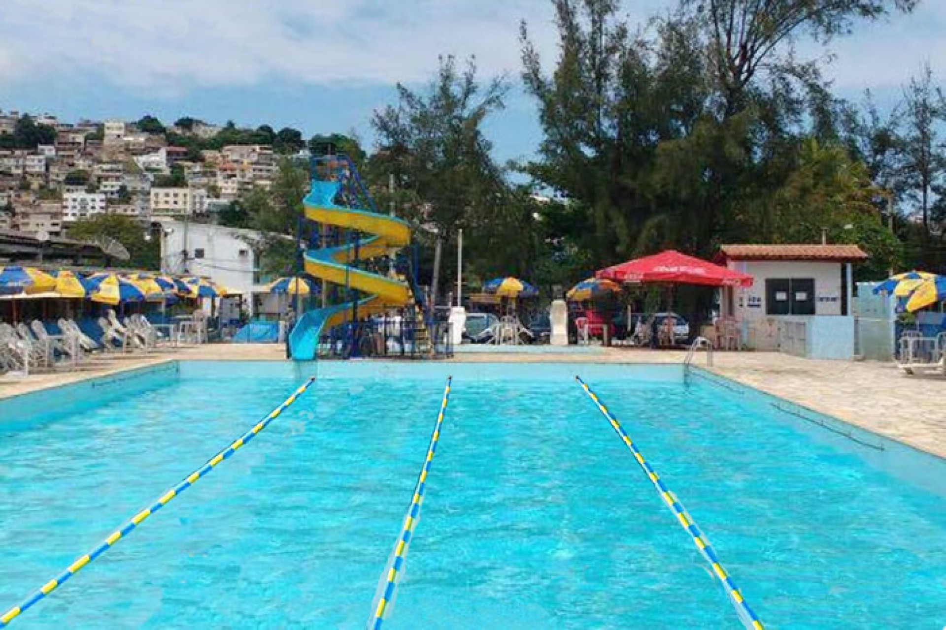 Governador Iate Clube oferece tobo&aacute;gua na &aacute;rea da piscina - Divulga&ccedil;&atilde;o