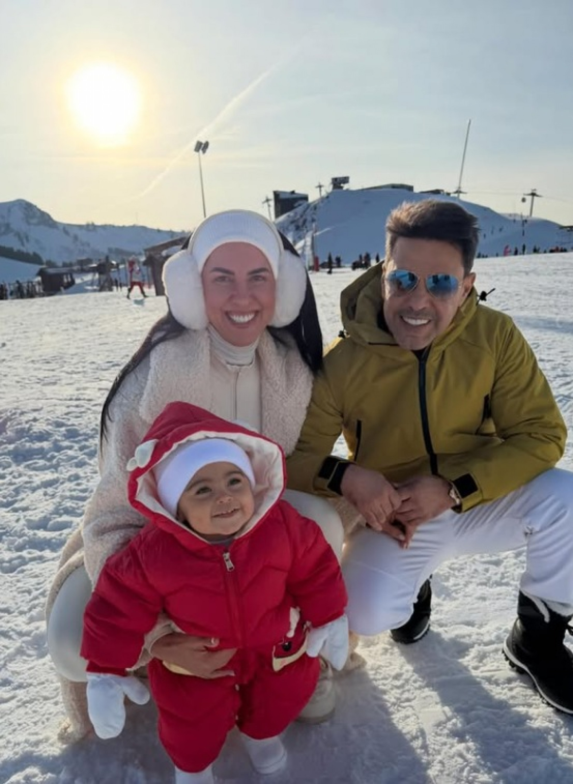 Graciele Lacerda, Zezé Di Camargo e Clara - Reprodução / Instagram