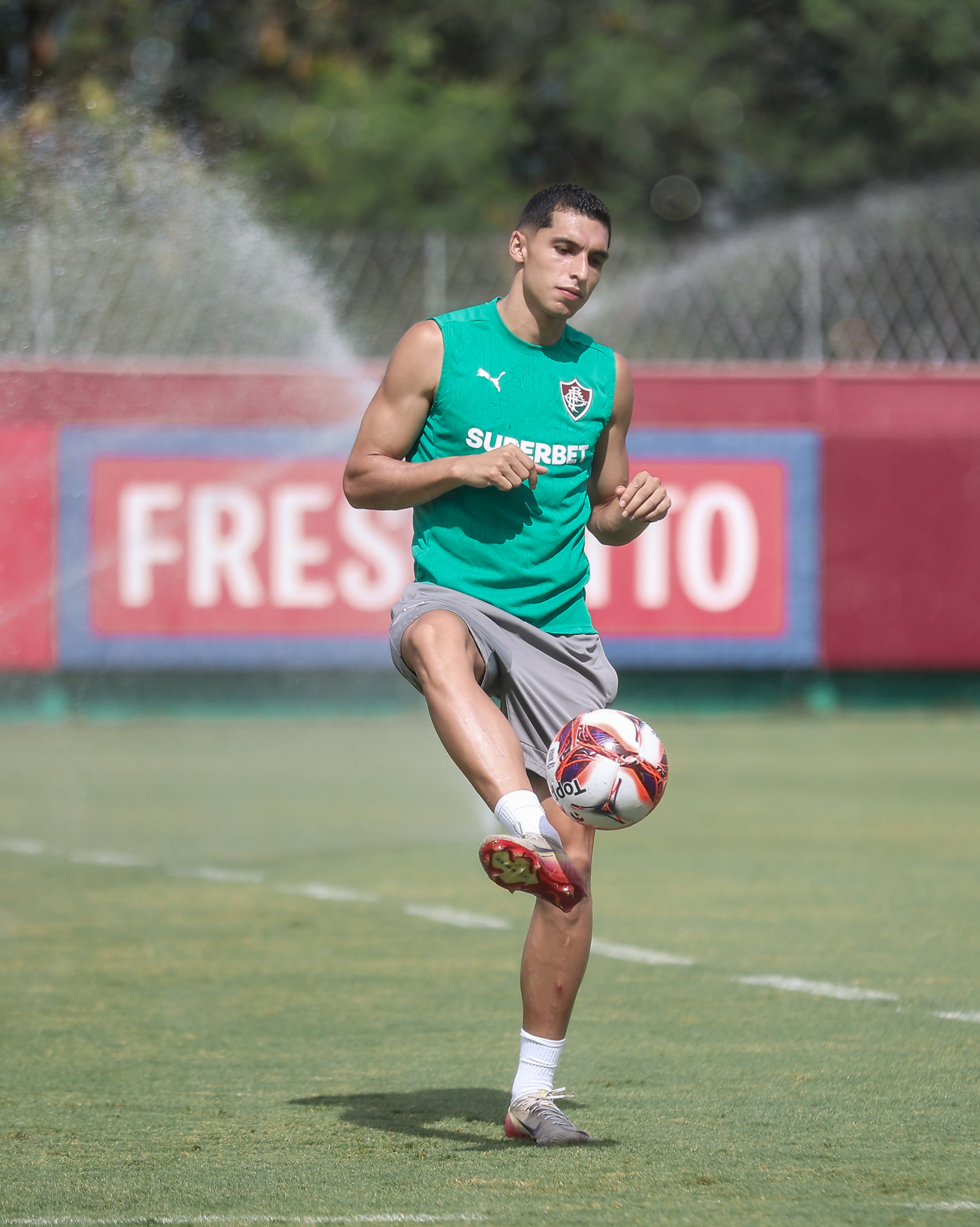 Kevin Serna em treino do Fluminense