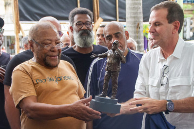 Martinho celebra início da obra de monumento em sua homenagem