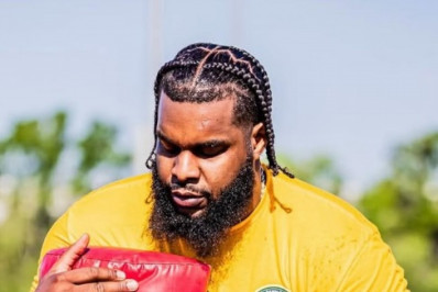 Jogador da NFL é detido por transportar arma de fogo em aeroporto de Nova York