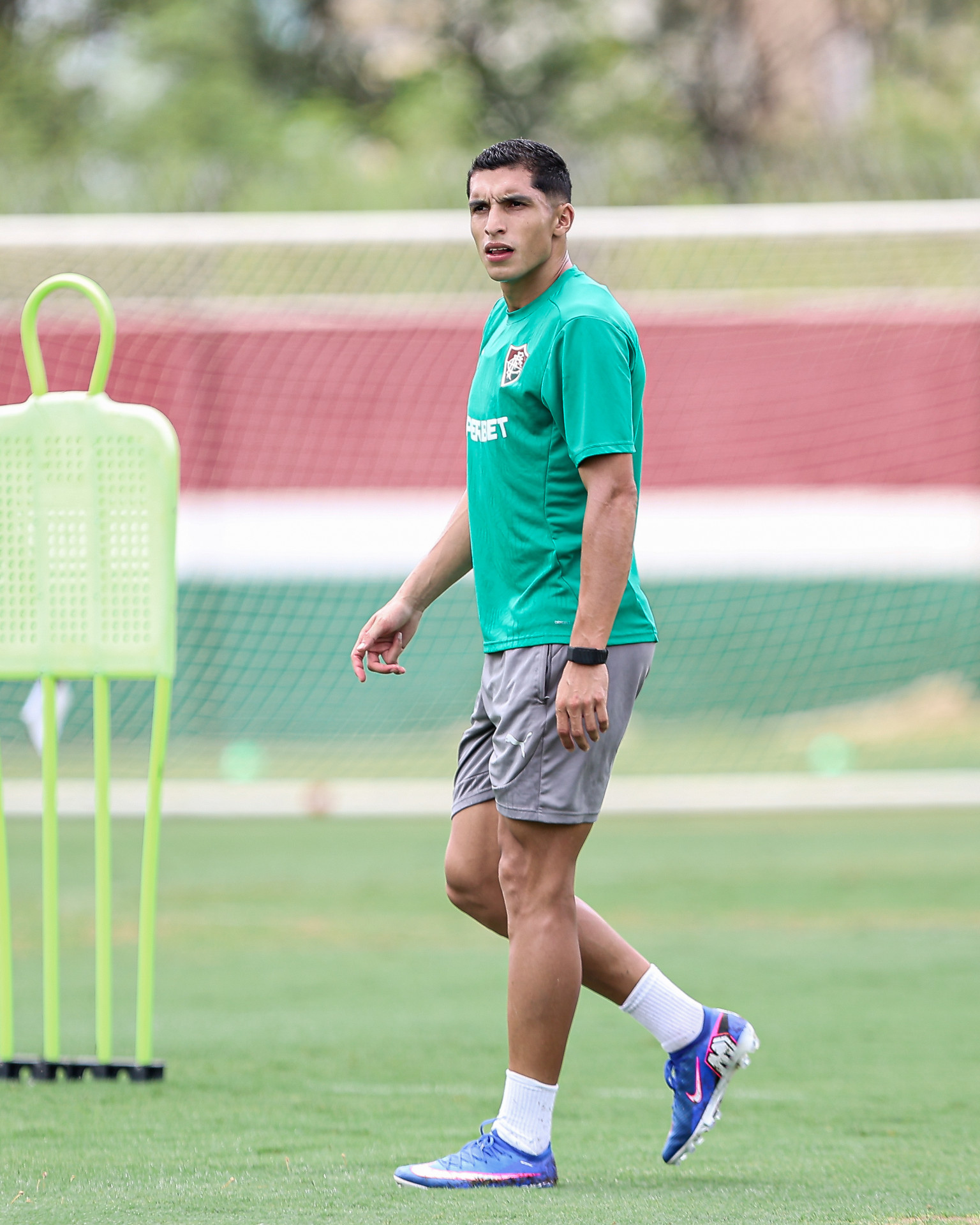 Serna em treino do Fluminense